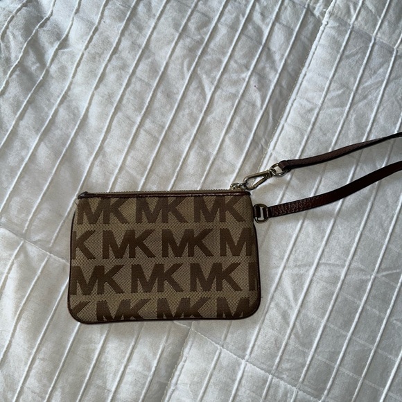 Michael Kors wristlet wallet - Picture 3 of 8